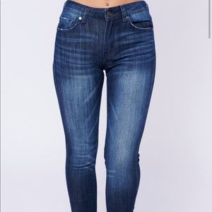 Brand new “Clean Cut” Kancan jeans SIZE 0/23